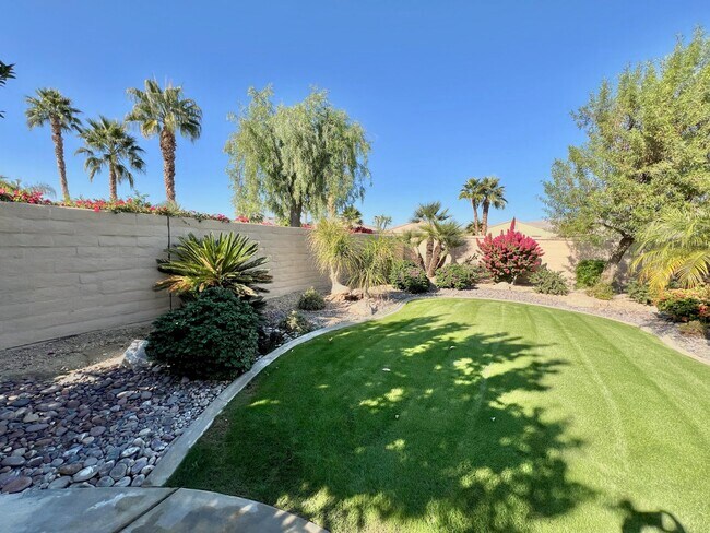 Building Photo - 81952 Avenida Bienvenida