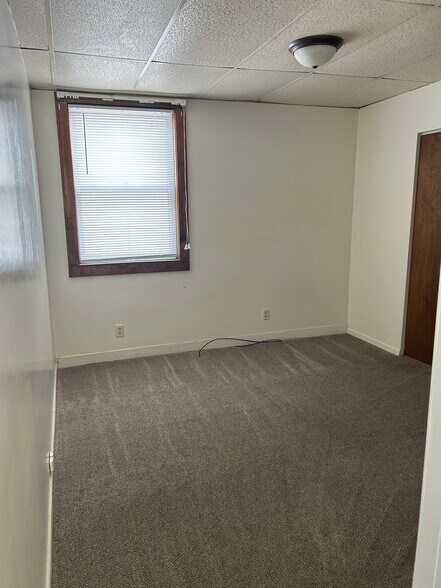 Building Photo - 108 S Main St