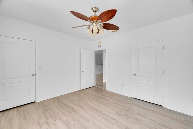 Building Photo - 106 SW Peacock Blvd