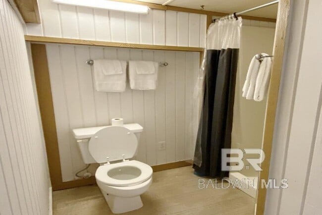 Building Photo - 450 E 1st Ave