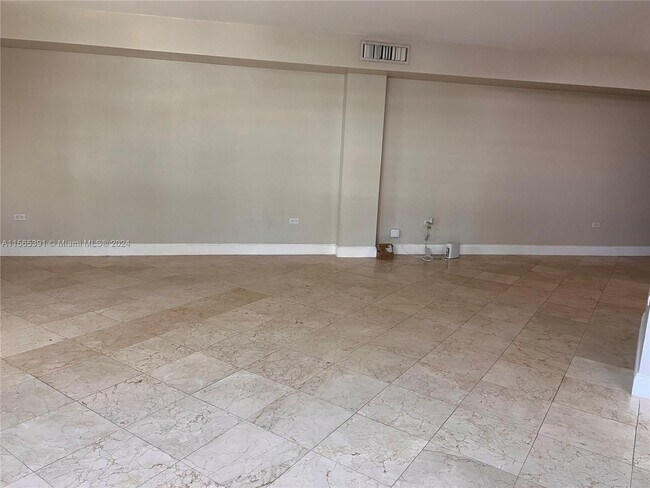 Building Photo - 825 Brickell Bay Dr