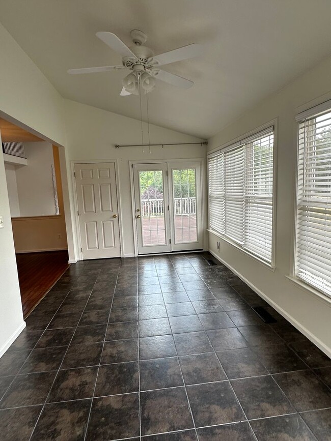 Building Photo - 110 Pangborne Ct