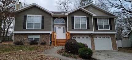 Building Photo - Recently Renovated!!Beautiful 4BR home.