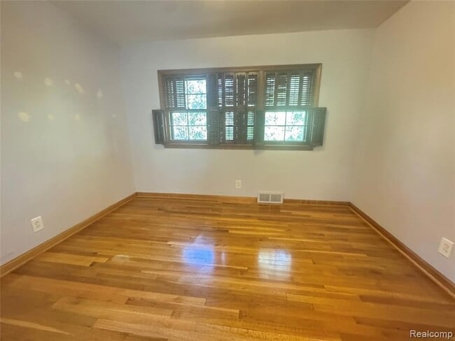 Building Photo - 6 Danvers Ln