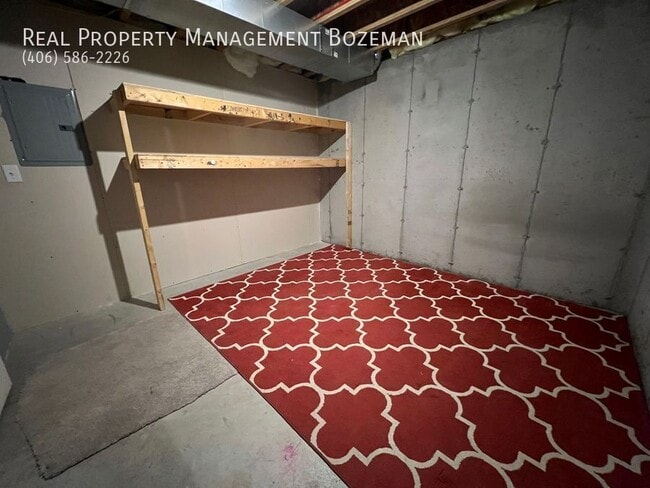 Building Photo - 452 Woodman Dr