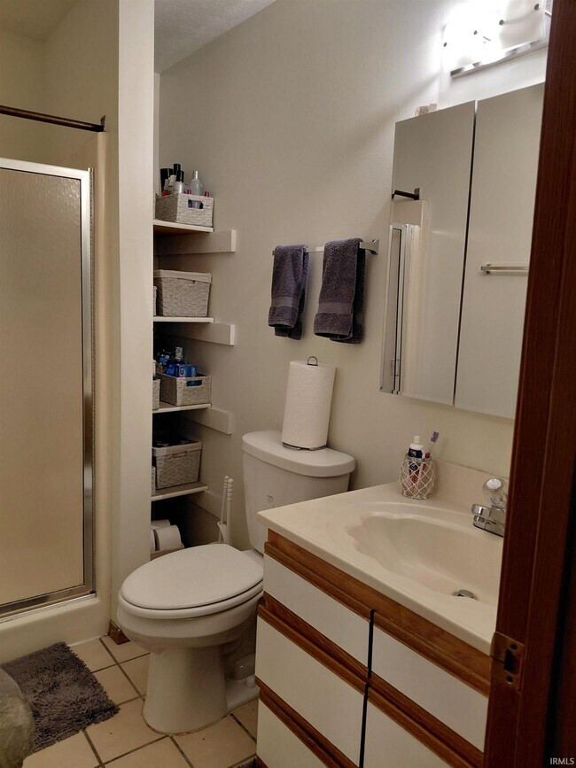 Building Photo - 402 S Village Ct