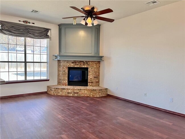 Building Photo - 628 Allison Ln