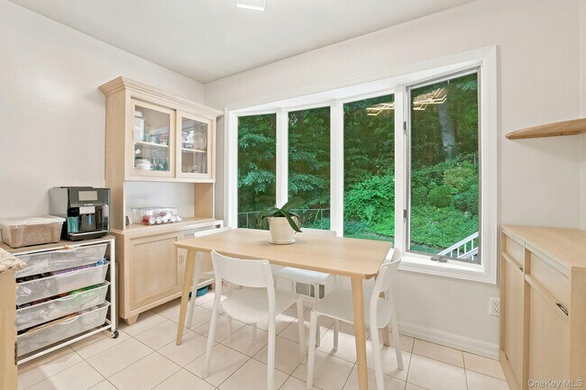 Building Photo - 80 Hickory Hill Dr
