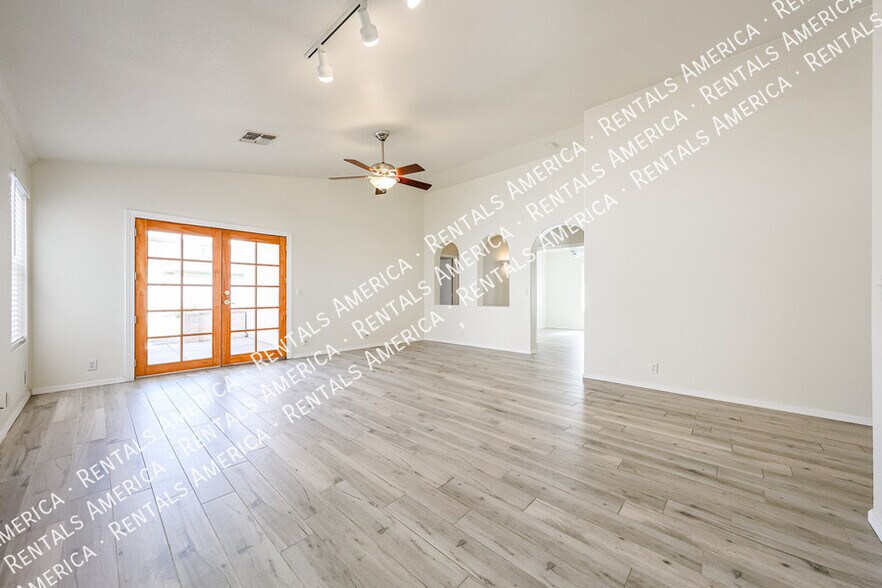Building Photo - 2454 E Orchid Ln