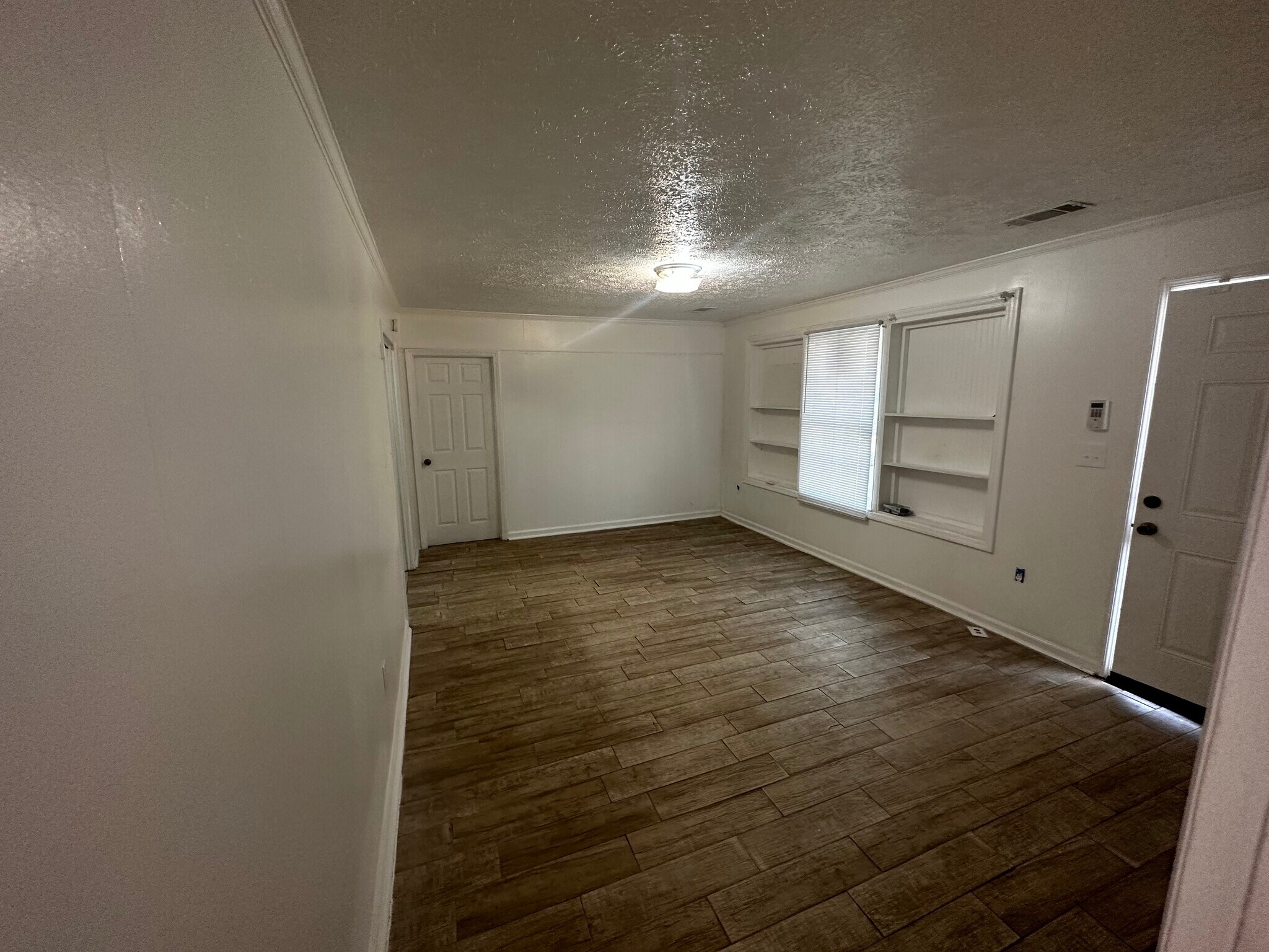 Building Photo - 3815 Saint Charles Pl