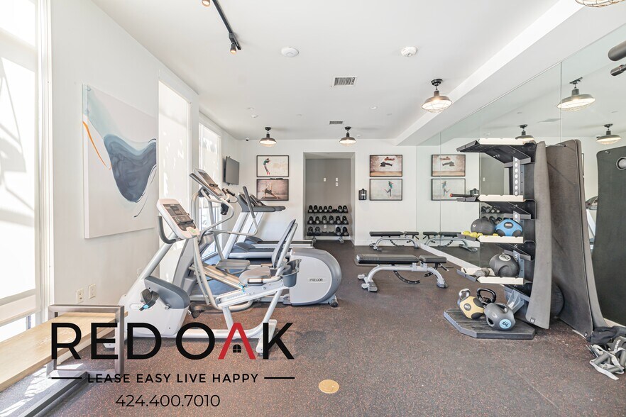 Building Photo - 11405 Chandler Blvd