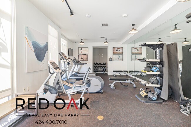 Building Photo - 11405 Chandler Blvd