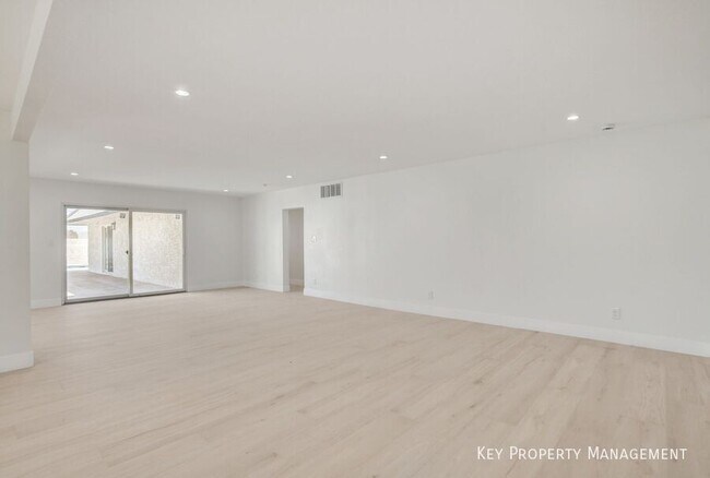 Building Photo - 3962 Euclid St