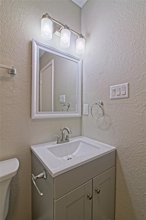 Building Photo - 401 Hedgewood Dr