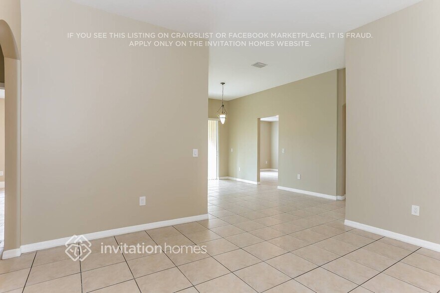 Building Photo - 10004 SW 161st Pl