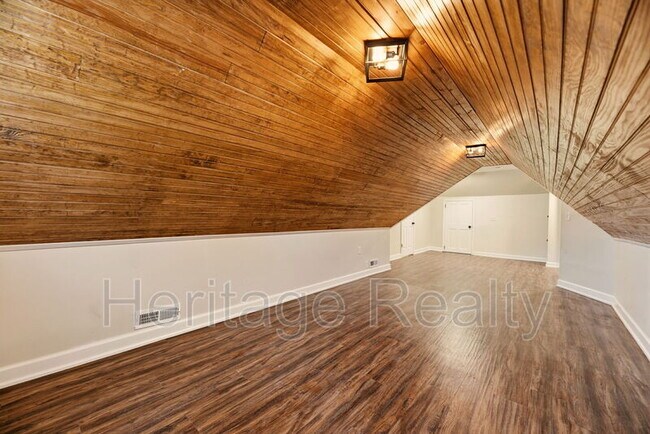 Building Photo - 3820 Sutherland Ave