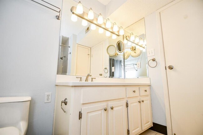 Building Photo - 3200 S Gessner Rd