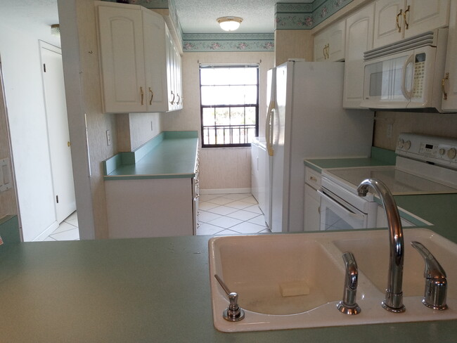 Kitchen - 1429 N Atlantic Ave