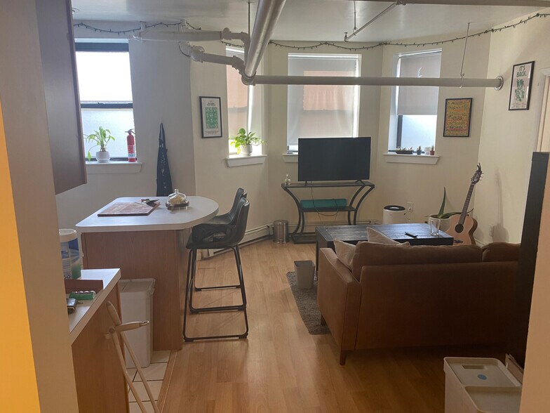 Building Photo - 1127 Commonwealth Ave