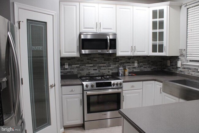 Building Photo - 222 Mary Jane Ln