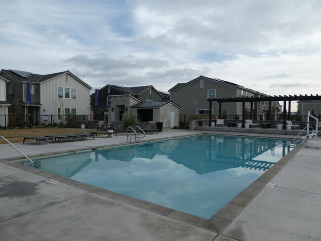 Building Photo - 2725 E Teaberry Dr