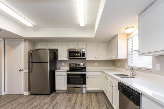 Building Photo - 609 Willow Run