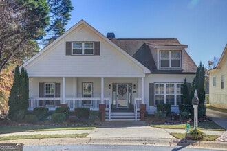 Building Photo - 112 Cottage Grove