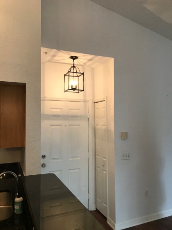 Building Photo - 8301 Elm Park Dr