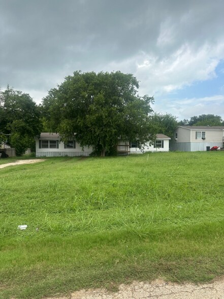 Primary Photo - 175 Crescent Creek Ln