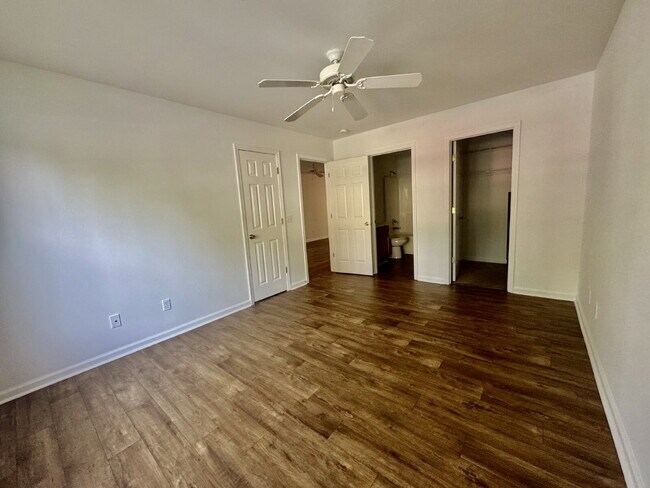 Building Photo - Four Bedroom, End Unit Townhome in the Farm!