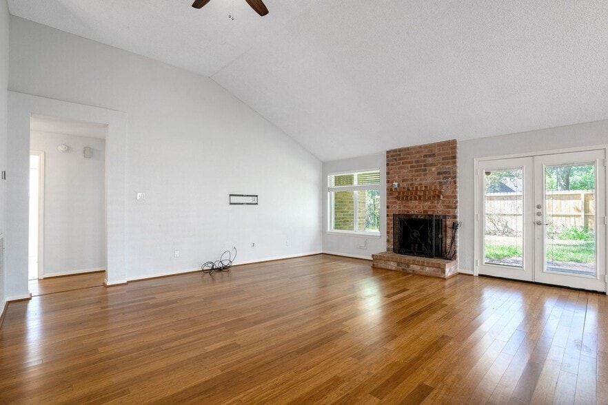 Building Photo - 9831 Meadow Bend Ln