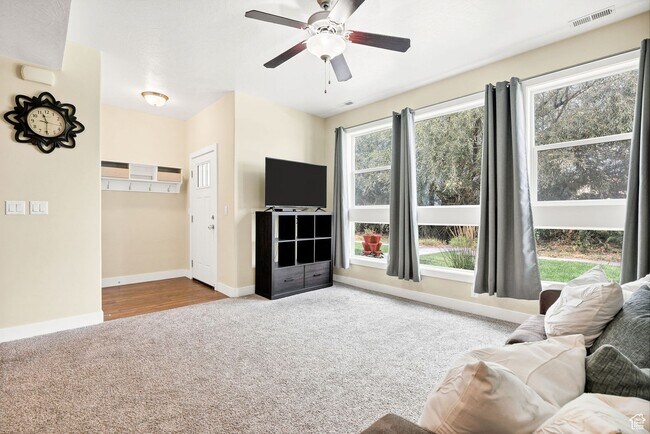 Building Photo - Spring Creek 3 Bed, 2 Bath Townhome