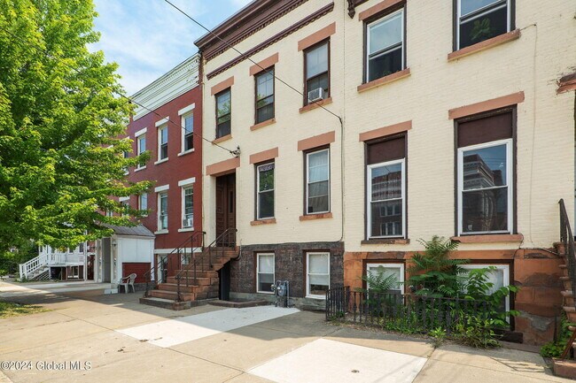 Building Photo - 359 Washington Ave