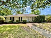 Building Photo - 2732 Parkhaven Dr