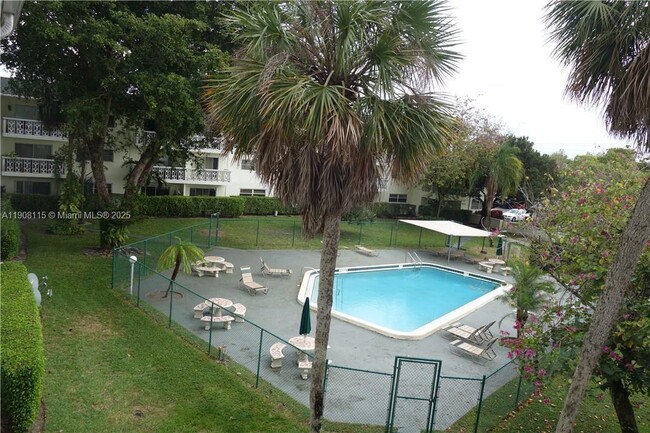 Building Photo - 4200 NW 3rd Ct