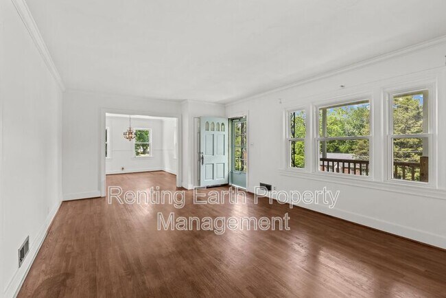 Building Photo - 714 85th St S