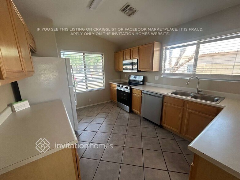 Building Photo - 9431 W Ironwood Dr