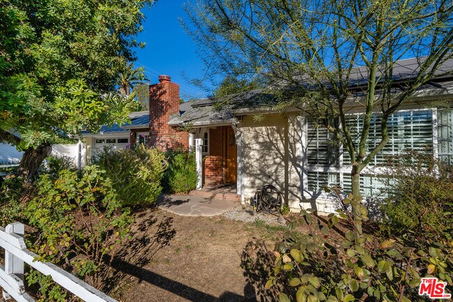 Building Photo - 13843 Milbank St