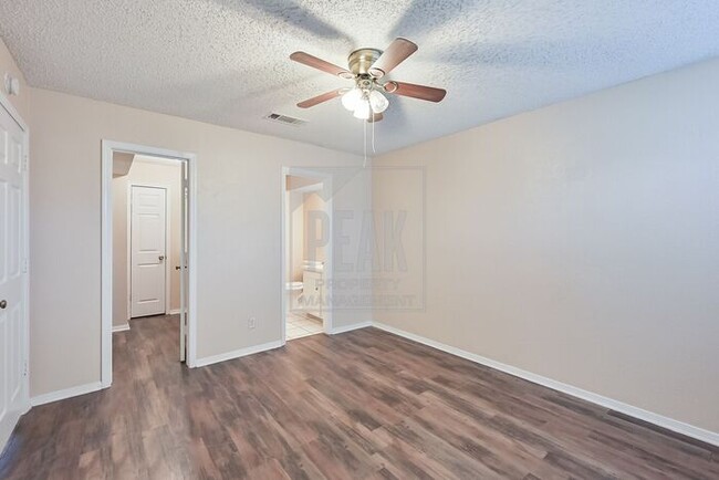 Building Photo - Affordable 2-Bedroom Duplex in Arlington –...