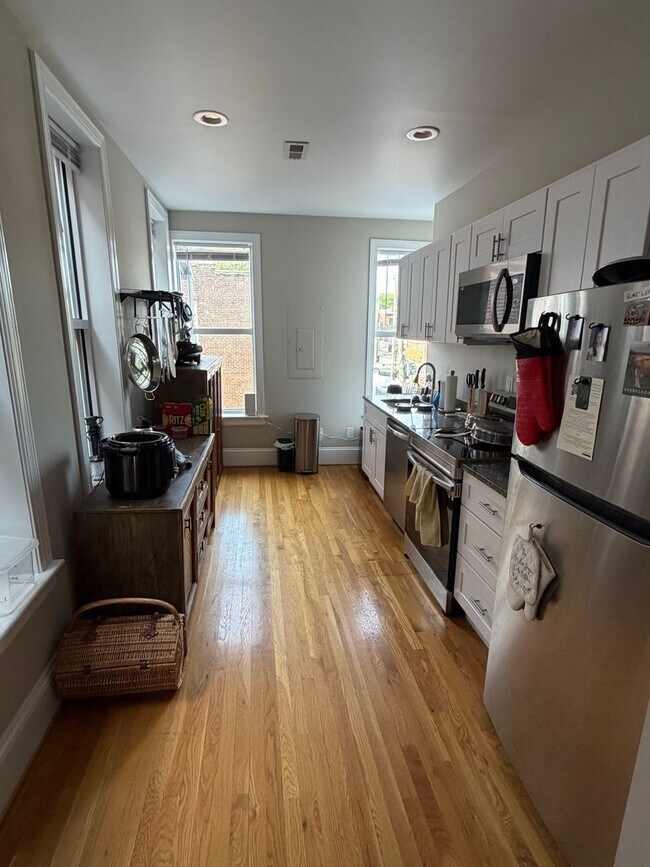 Building Photo - **$500 rent credit with lease starting on or before 08/05/2026**