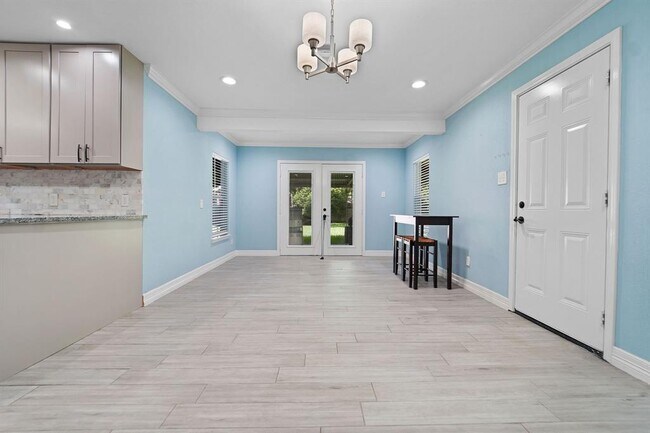 Building Photo - 2210 San Jacinto Dr