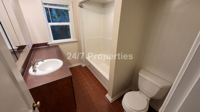 Building Photo - Charming 3BD | 2BA Cottage + Bonus Room - ...
