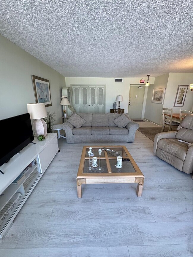 Building Photo - 5200 N Ocean Blvd