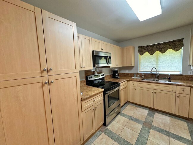 Building Photo - 3 Bedroom / 2 Bathroom Townhome in Kehalani Gardens! Small yard and pet friendly!