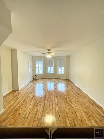 Building Photo - 31-26-31-12 12th St