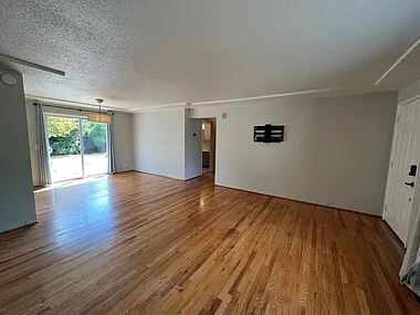 Building Photo - 530 SE 12th Ave