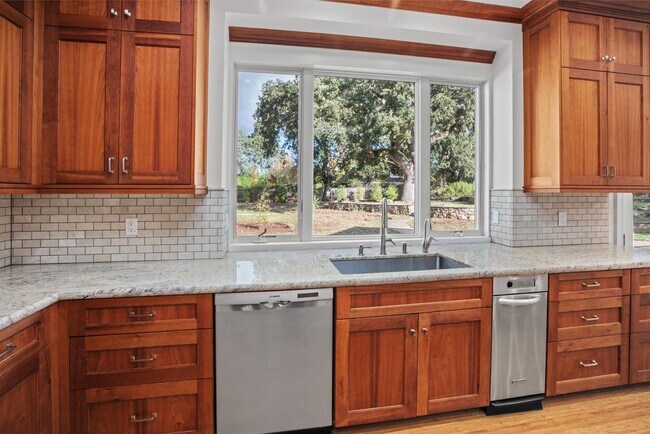 Building Photo - 27696 Vogue Ct