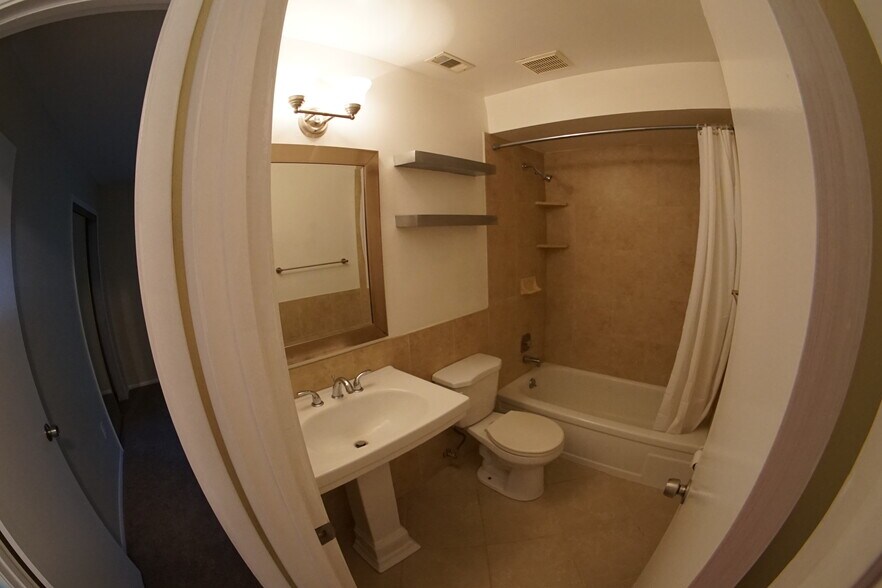 Building Photo - 6251 Sandcrest Cir