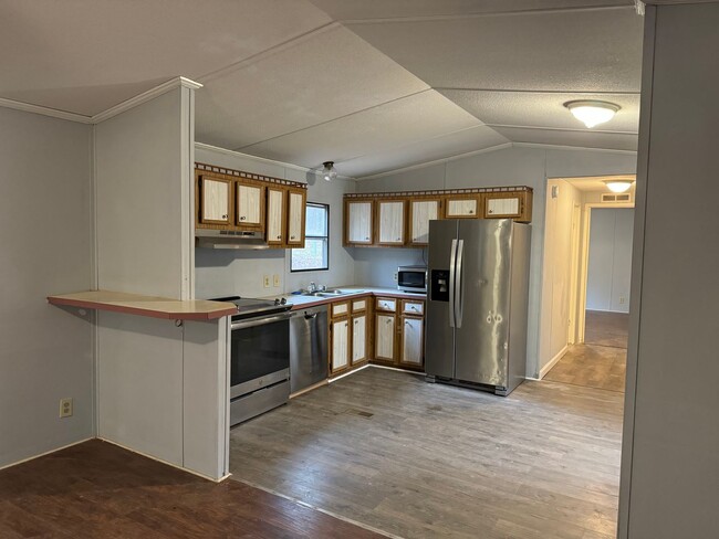 Building Photo - Two Bedroom Trailer in Troutman