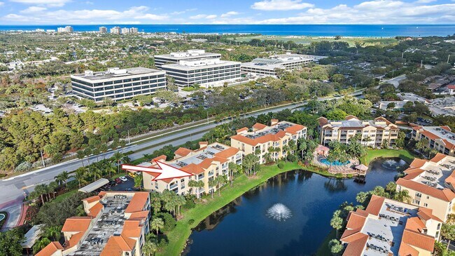 Building Photo - 100 Uno Lago Dr